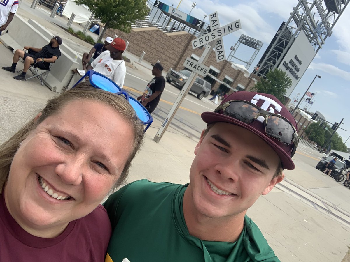 Hey <a href="/PaxtonTerveen/">Paxton Terveen</a> - let’s hope that next time I run into you in Omaha, you’re on the field! #mcws #gigem