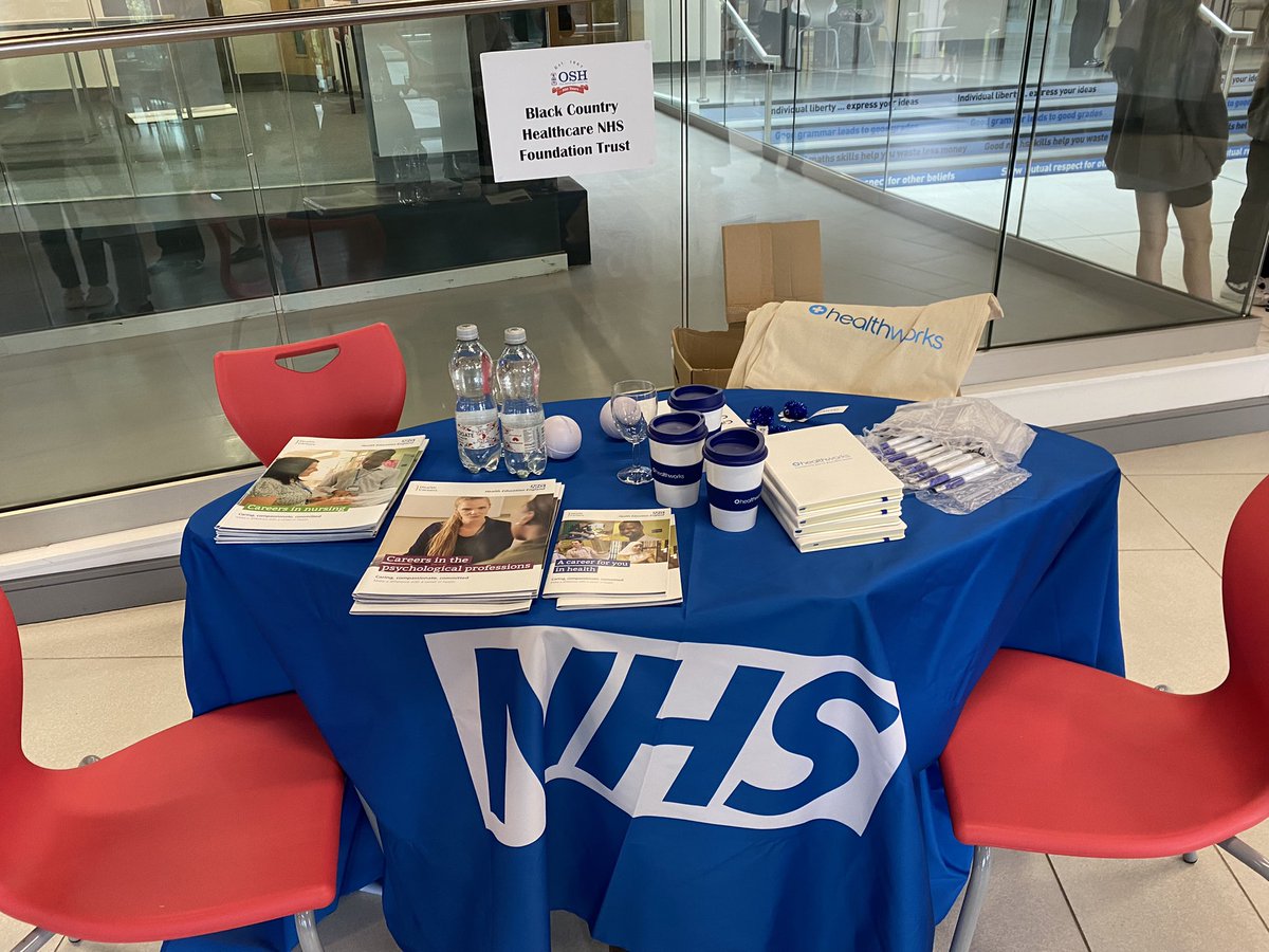 HealthWorksNHS's tweet photo. Great to be back out and about meeting young people! This evening, Helen was at OSH speaking to the 6th Form about NHS careers and so wonderful to hear so many interested in MH Nursing ⭐️ #NHSCareers #FutureNurse #GetInGetOnGoFar https://t.co/KrPwxutPCW
