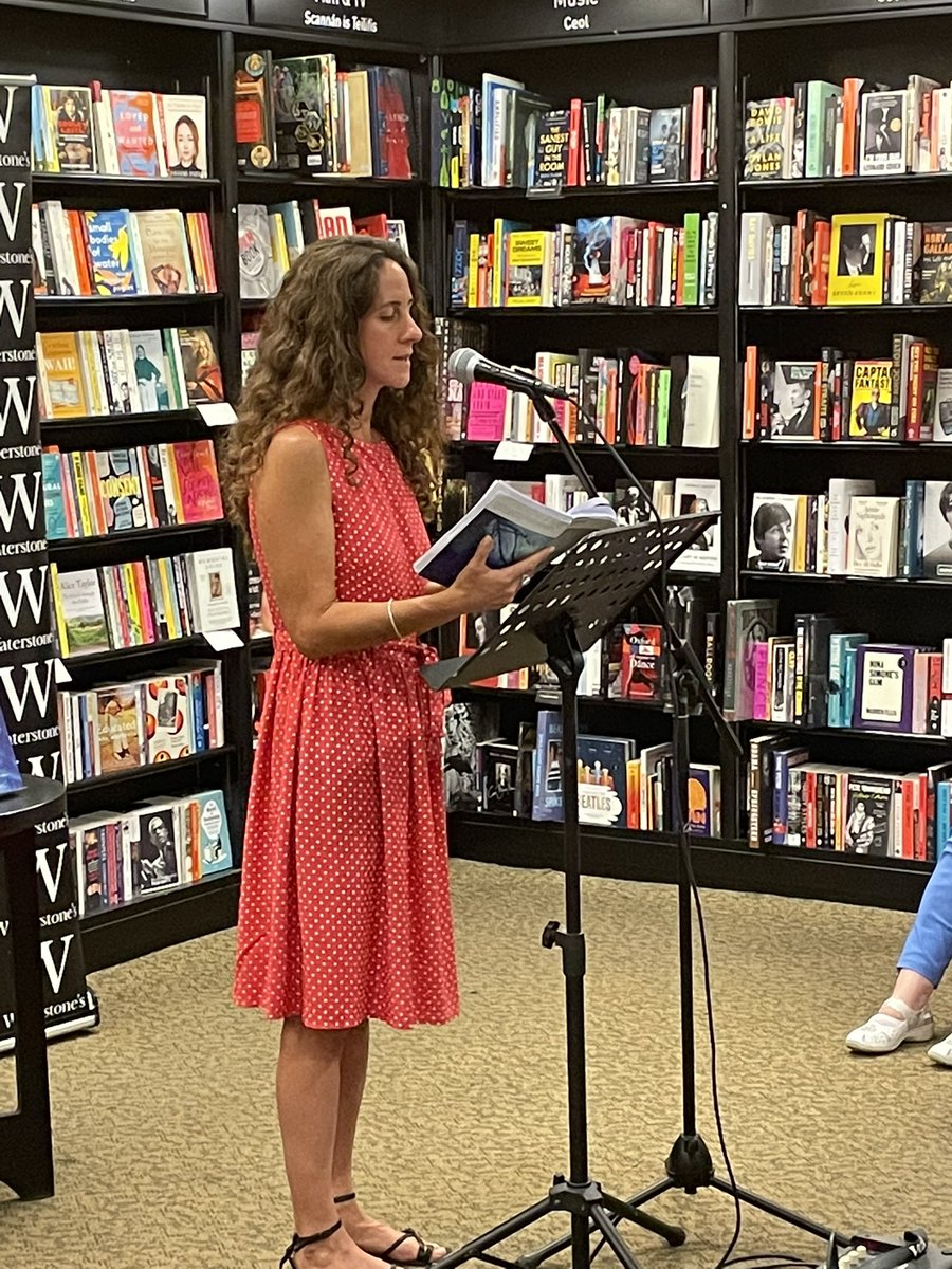 ElaineEgan_'s tweet photo. The launch of Niamh Priors #Catchlights @WaterstonesCrk @johnmurrays https://t.co/ya2t4KmZIz