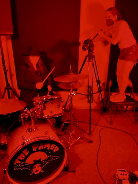 BTS shot from our music video shoot for our new single “Pirralha”, coming soon! Directed by: <a href="/trinaluz/">Trina</a> ❤️🎶 #postpunk #musicvideo