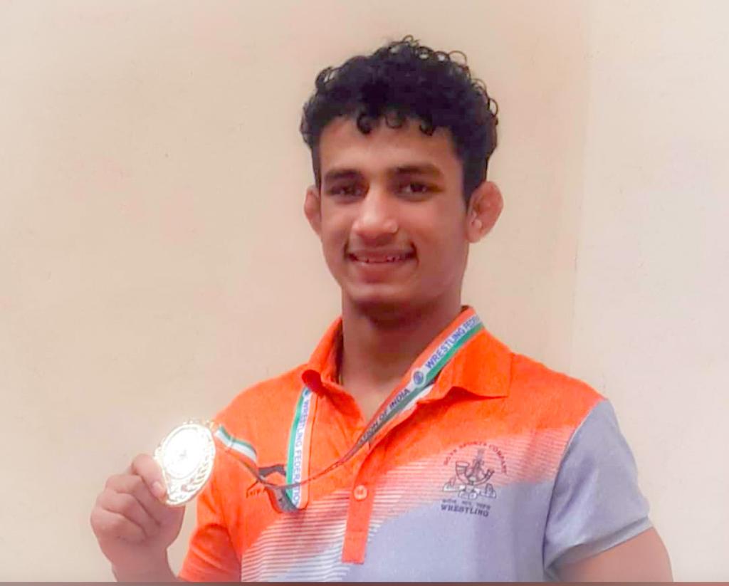 pahalvansukhbir's tweet image. महर्षि दयानंद अखाड़ा सरफाबाद की एक बड़ी उपलब्धि नरसिंह पहलवान ने 51 kg में किर्गिस्तान में कोरिया के पहलवान को हराकर ब्रोंज मेडल जीता हमें नरसिंह पर फक्र है