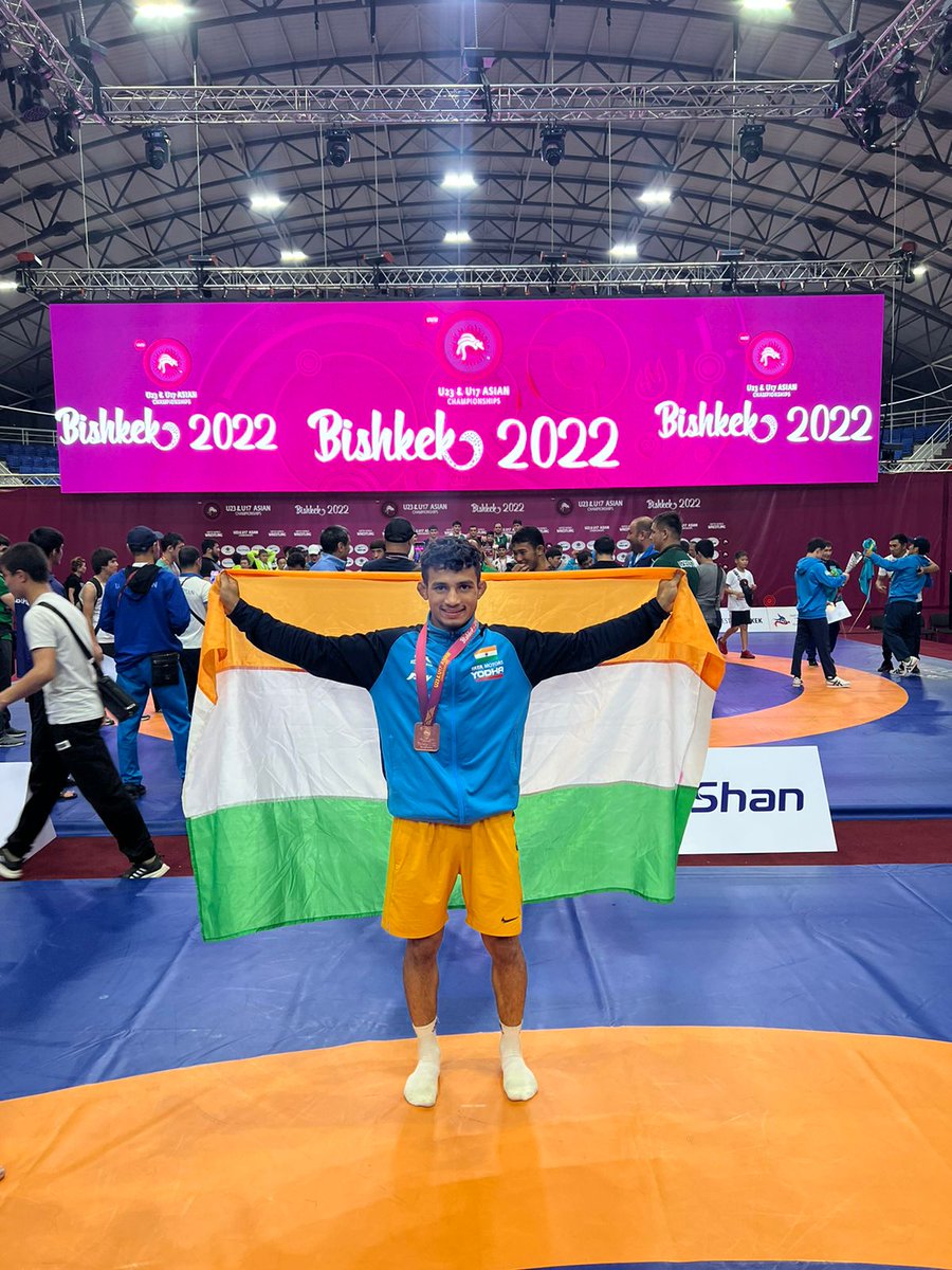 pahalvansukhbir's tweet image. महर्षि दयानंद अखाड़ा सरफाबाद की एक बड़ी उपलब्धि नरसिंह पहलवान ने 51 kg में किर्गिस्तान में कोरिया के पहलवान को हराकर ब्रोंज मेडल जीता हमें नरसिंह पर फक्र है