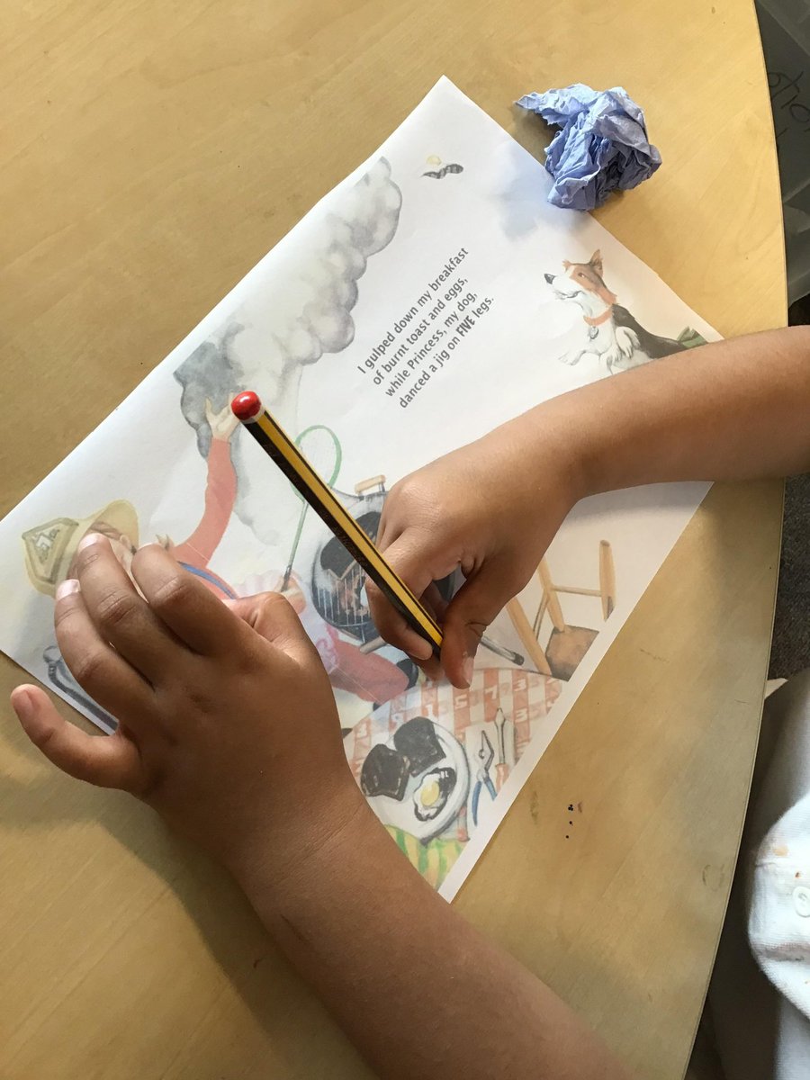 MrsGriffiths7's tweet image. Today in Maths we  read us a book called One odd day. We discussed what was odd in the pictures and why. Then in pairs we circled all the things that were odd for example the dog had 3 legs @StanleyGrovePA #oddandeven #maths #numericalpatterns