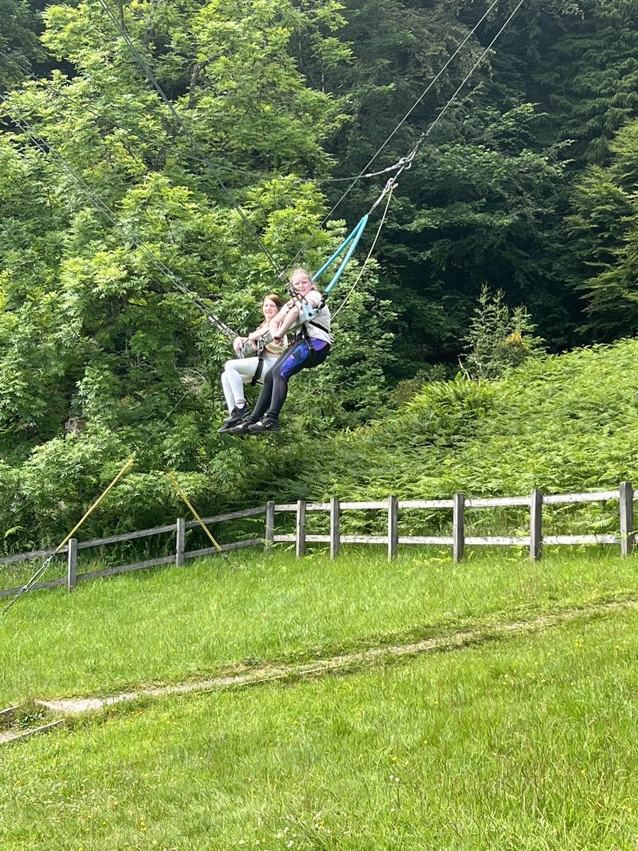 MrsMclean9's tweet photo. Group 3 on the giant swing #aspirebelieveachieve #schoolcamp @NewtongrangePS https://t.co/PQMmSAPFWu