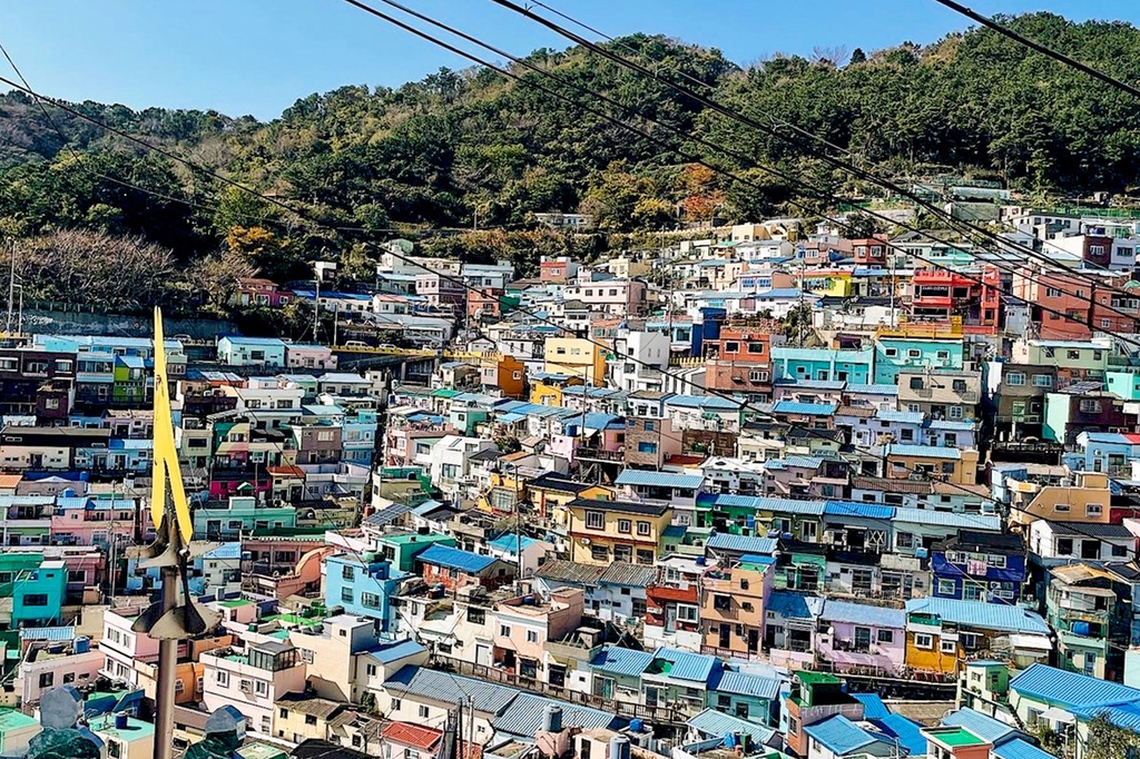 UCEAP's tweet photo. What would it be like to study abroad in Seoul, South Korea? Read Griselda Carolina Torres' advice on where to study, classes you have to take, and must-try local dishes. Griselda shares tips on what to pack, what to leave behind, and how to fit in.

https://t.co/UaGWIxZlWV https://t.co/UtIXTG4krX