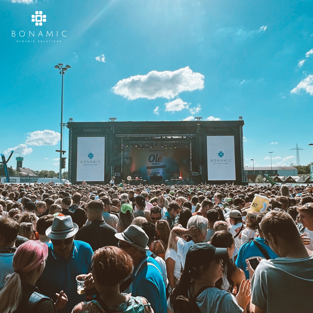 bonamic_de's tweet photo. Bonamic goes #oleparty ☀️ wir sind ein Teil der diesjährigen Olé Partys🥳 

#oleparty #schalkeole #bonamic #sponsoring 
#oberhausen #schalke #dortmund https://t.co/mTmY4QtivK