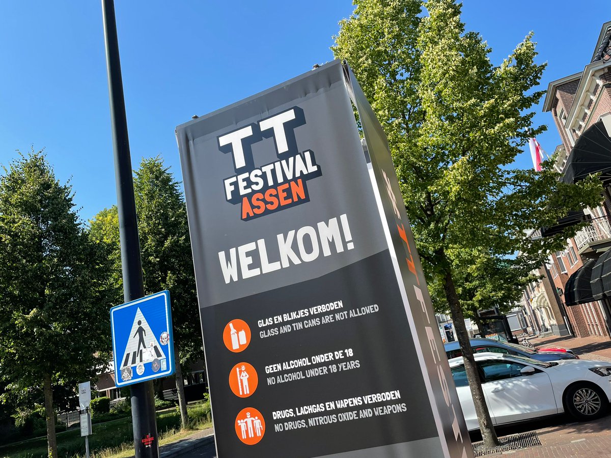 TT 2022. Dag 6 van 10.
En we zijn los....
Vanavond operationeel bij het <a href="/TTFestivalAssen/">TT Festival</a> 
<a href="/ttcircuitassen/">TT Circuit Assen</a> 
#vrijwilligerswerk #knvehbohelpt