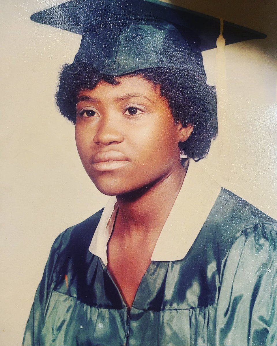 Lyrical7_'s tweet photo. Happy Birthday 🎂 Queen! To a beautiful wife and mother! Her children call her blessed! We thank God for all your years of sacrificing for your family! We love you! #mom #birthday https://t.co/LwPeBd0Lzr
