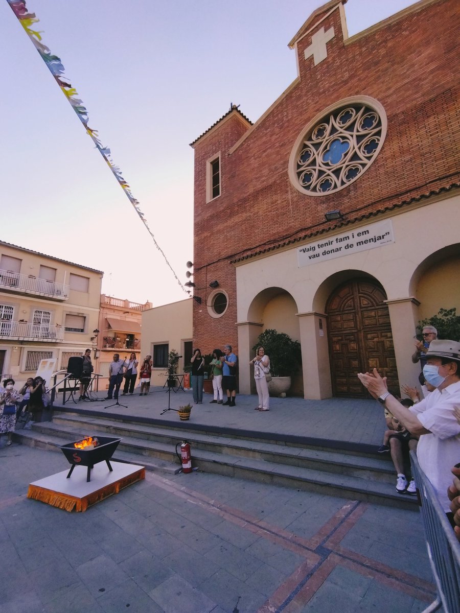 Dia històric amb l'encesa per primera vegada de la #FlamadelCanigó a #SantAdrià gràcies a @omniumbdn i <a href="/AteneuAdrianenc/">AteneuAdrianenc</a> per portar la flama a la nostra ciutat!