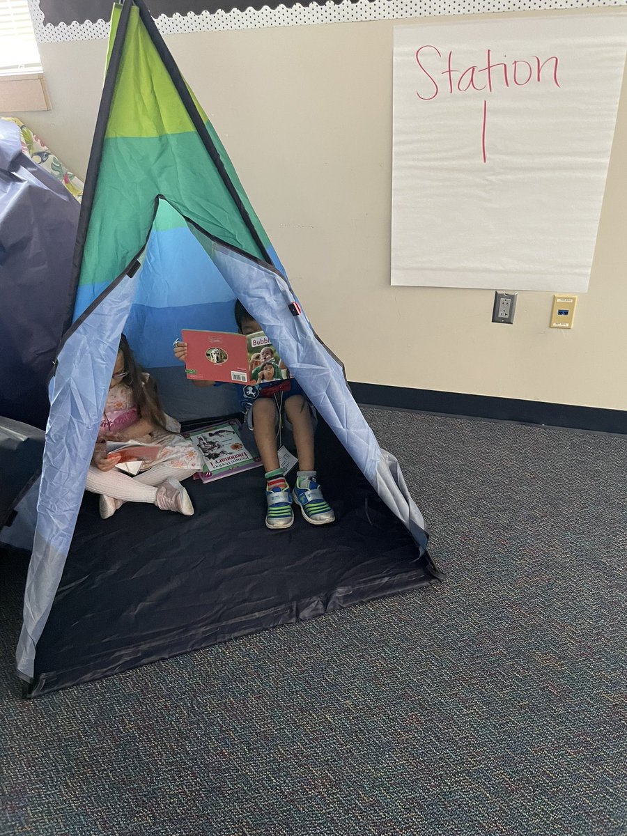 holly_eisel's tweet photo. On Thursday’s, we have FUN!!! Fun learning stations to wrap up our week! #fbisdlearns #readingaboutfamilies #gregtangmath #stem @MariolgaParra @FBISD_MSD #sweetsummerholley https://t.co/bPomnmUXvS