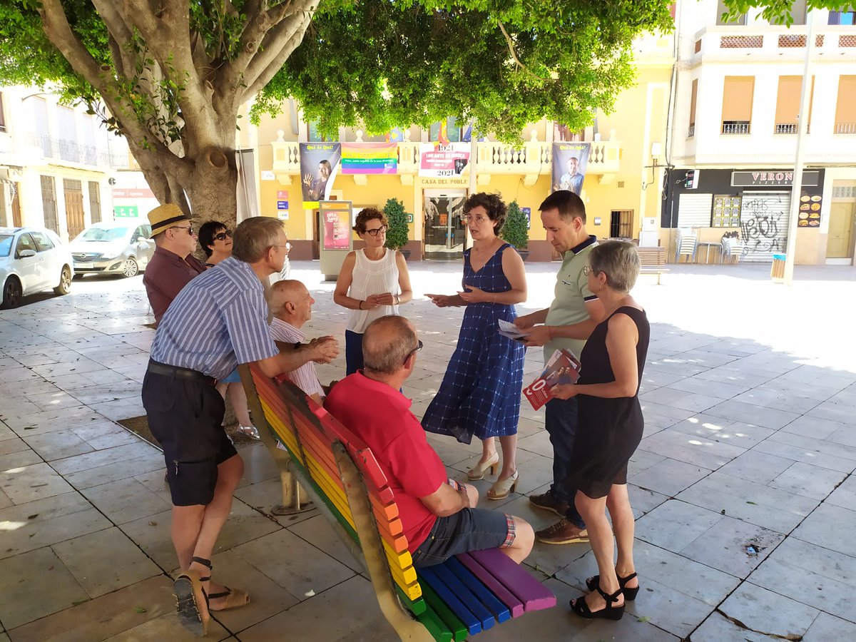 CompromisFoios's tweet photo. ‼️ I PER QUÈ NO UNA BANCA PÚBLICA VALENCIANA?
👉Este matí el col·lectiu de Compromís per Foios junt a l'alcade Sergi Ruiz i els regidors del nostre partit han explicat als veïns i veïnes la proposta d'una banca pública i valenciana. #CompromísPerFoios https://t.co/U8b9DuX0ur