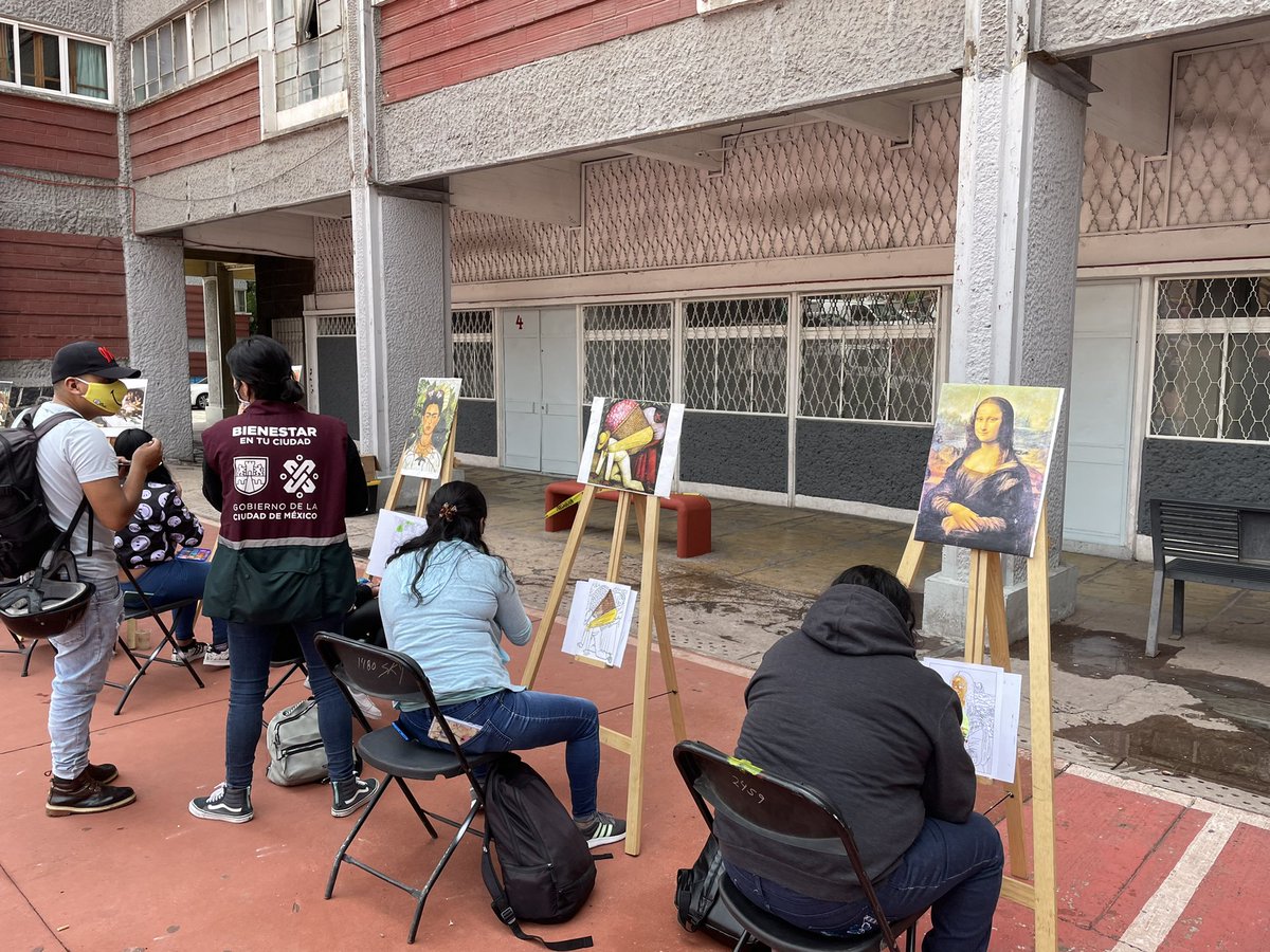 HugoTorresCDMX's tweet photo. El día de hoy estuvimos en el recorrido de @ProsocCDMX y del @GobCDMX en la Colonia #DelValle #MultifamiliarCUPA con @QuiqueTamayoMX y vecinos. https://t.co/1lBMfvhbjn