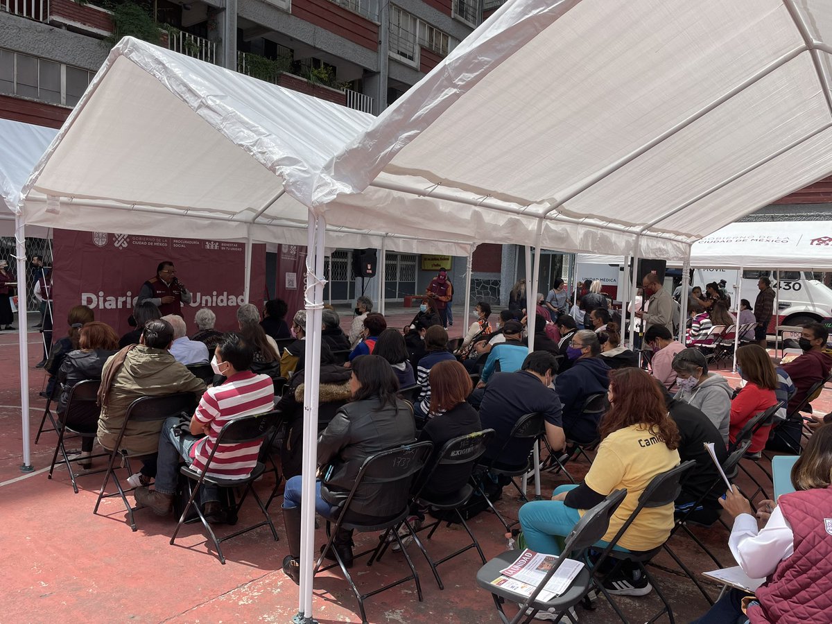 HugoTorresCDMX's tweet photo. El día de hoy estuvimos en el recorrido de @ProsocCDMX y del @GobCDMX en la Colonia #DelValle #MultifamiliarCUPA con @QuiqueTamayoMX y vecinos. https://t.co/1lBMfvhbjn
