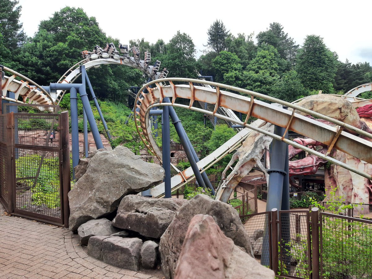 mathis_gullon's tweet photo. 1st time at Alton Towers! Fell in love with some Secret Weapons... #MasterBeast https://t.co/JOj5d4jGRe
