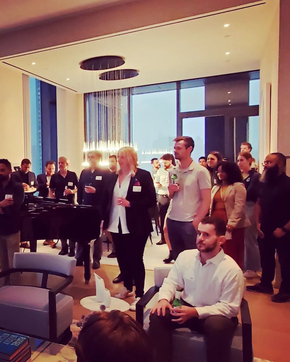 LERA_Engineers's tweet photo. Fantastic event with old friends and new at the @buildoutalliance Pride Pep Rally, hosted by @lendlease at the stunning @277fifth featuring amazing amenities and views. Wonderful to network and engage with LGBTQA supporters and peers.
⠀
https://t.co/swz1D15Bpt https://t.co/CVPagYMY7K