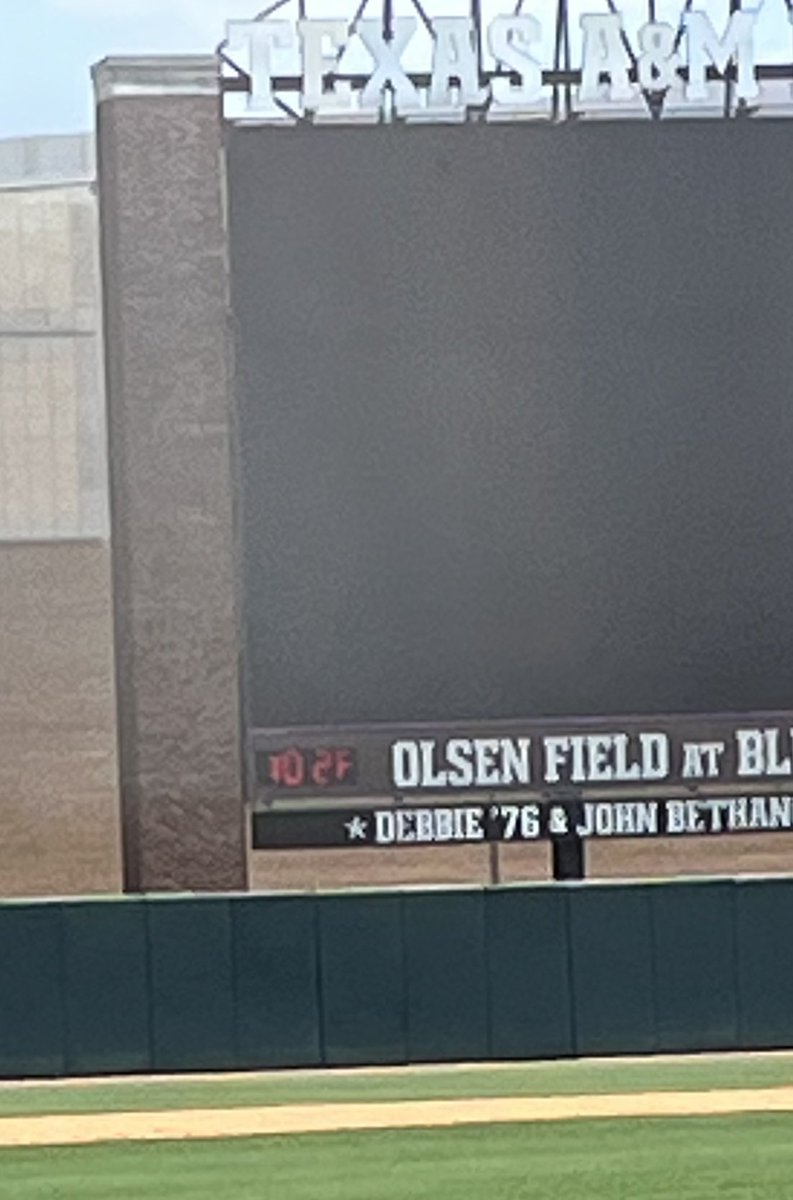 emontana21's tweet photo. The temperature is catching up to the time here at @TheScoop_OFBBP #daytimebaseball #texasheat #highschoolbaseball https://t.co/tGQPhUOFCQ