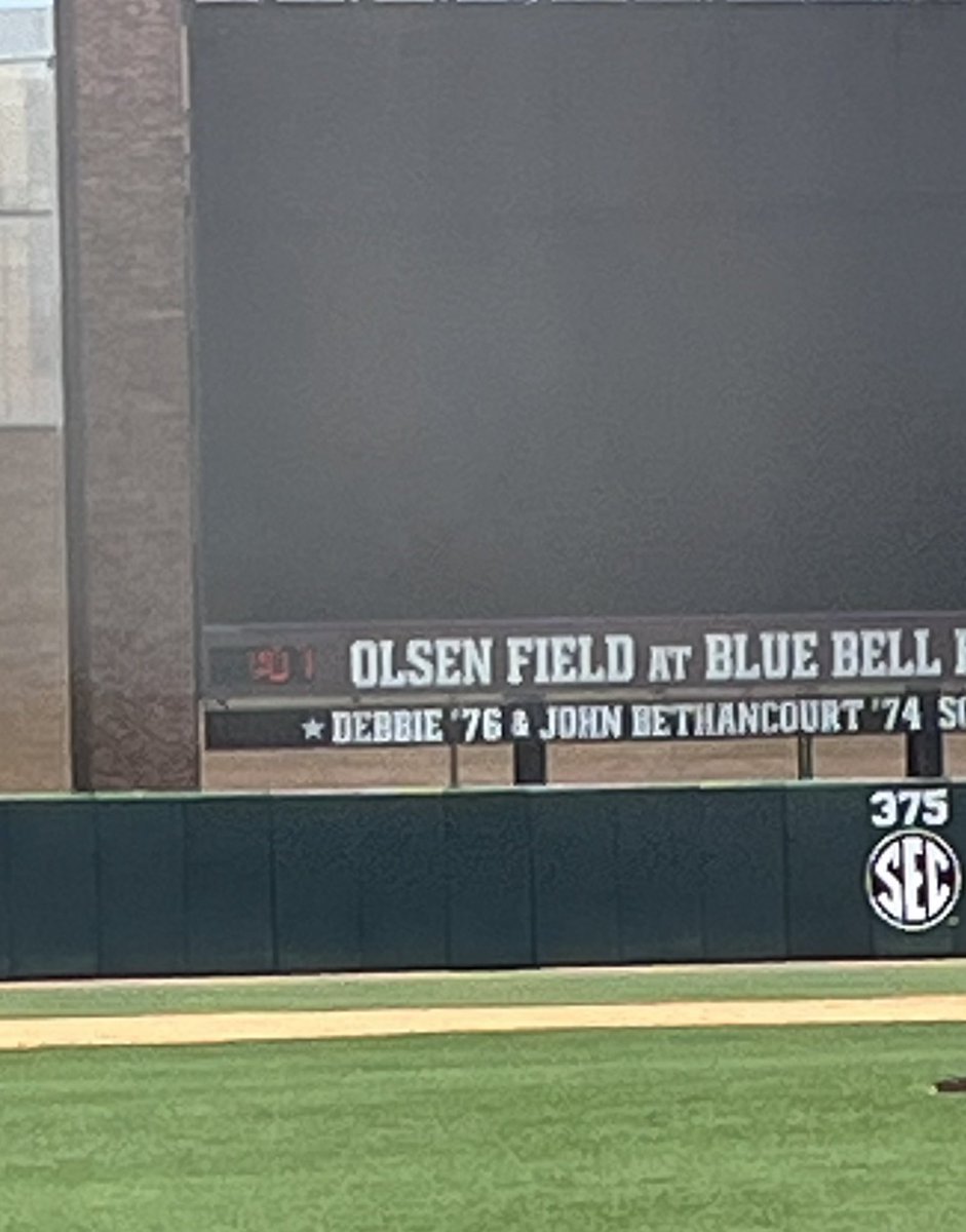 emontana21's tweet photo. The temperature is catching up to the time here at @TheScoop_OFBBP #daytimebaseball #texasheat #highschoolbaseball https://t.co/tGQPhUOFCQ