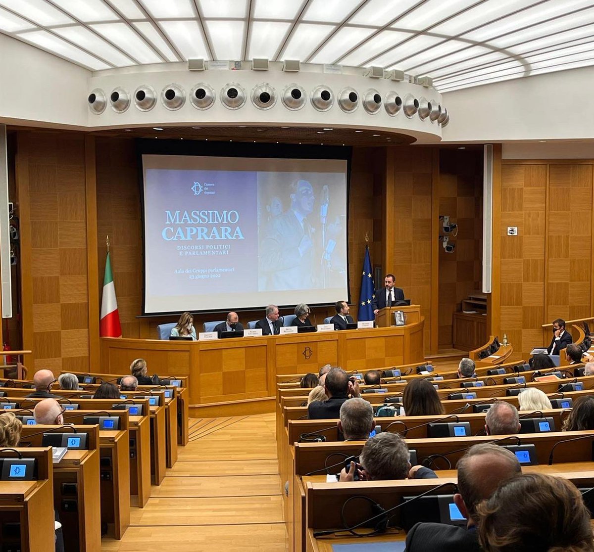 Ettore_Rosato's tweet photo. A @Montecitorio presentazione della raccolta dei discorsi politici e parlamentari di Massimo #Caprara.Segretario di Togliatti,deputato PCI fino all’espulsione perché si oppose all’invasione russa di Praga.Raccolta che è prezioso viaggio nella storia del Paese,nelle nostre radici https://t.co/0pLHJ9Rnf6