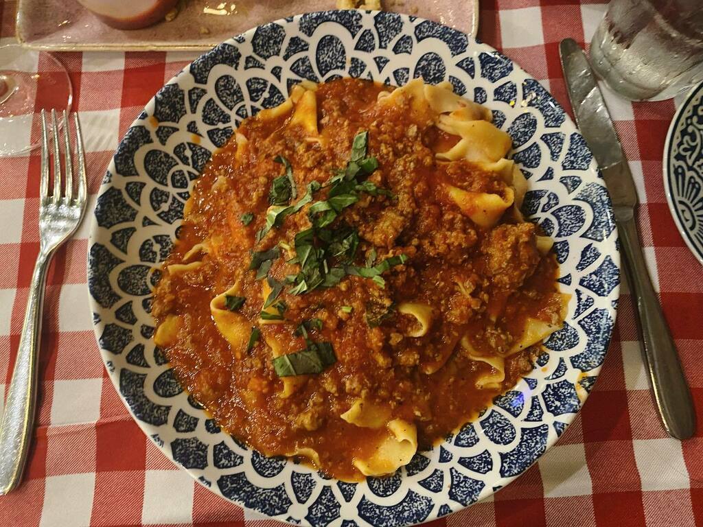 Fully committed to my pasta diet as a way to pregame and prep for Italy 😝 // Pappardelle alla Bolognese at Pazza Pomodoro in Vienna, VA