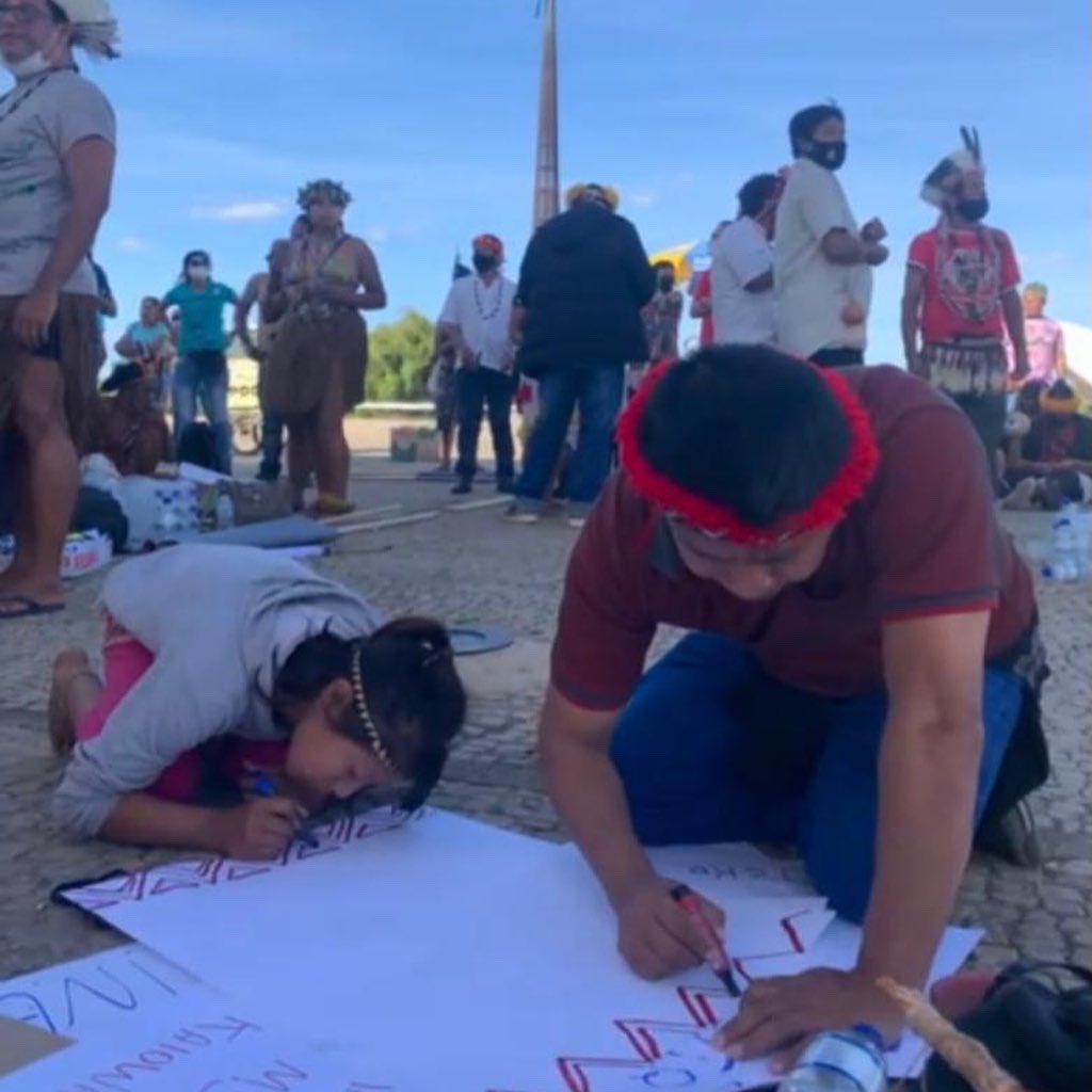Pela garantia dos nossos territórios e pela continuidade das Universidades Interculturais no Brasil. Nossa luta segue em Brasília e em nossas comunidades.