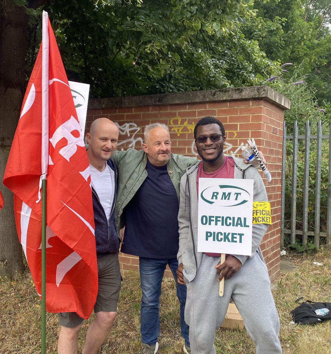 Another great day for our class - met a great group of @RMTunion strikers at Romford ROC doing online coverage for @socialistworker Now on to round 3 on Saturday, the #RailStrikes are a fight for everyone battling the Tories and cost of living crisis. #VictoryToTheRMT #RMTstrikes
