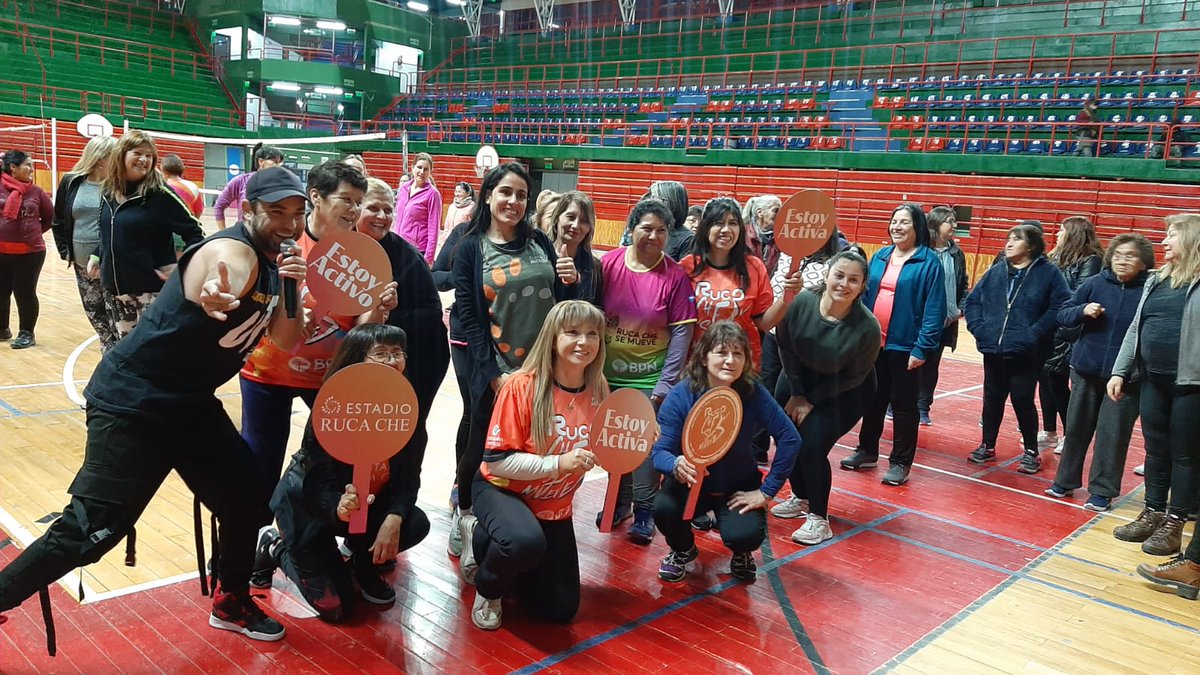 rucache's tweet photo. ▶️Ayer se realizó la Jornada de Alimentación &amp; Emoción en el Estadio a cargo de la Lic. Sandra Merino, la psicóloga Gabriela Rave Luppi y la Lic. Marcela Altamirano.

💃🕺El cierre de la jornada estuvo a cargo de Alejandro Madariaga con sus coreos imperdibles.

#EstadioRucaChe https://t.co/HCQHN5eqrV