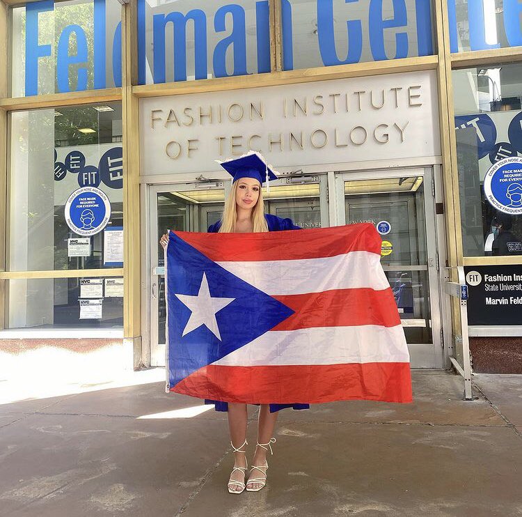 Emma_vs_every1's tweet photo. One degree hotter🥵 #FITgrad👩🏼🎓
*new upload*🥰 https://t.co/G4z6d8zjVj