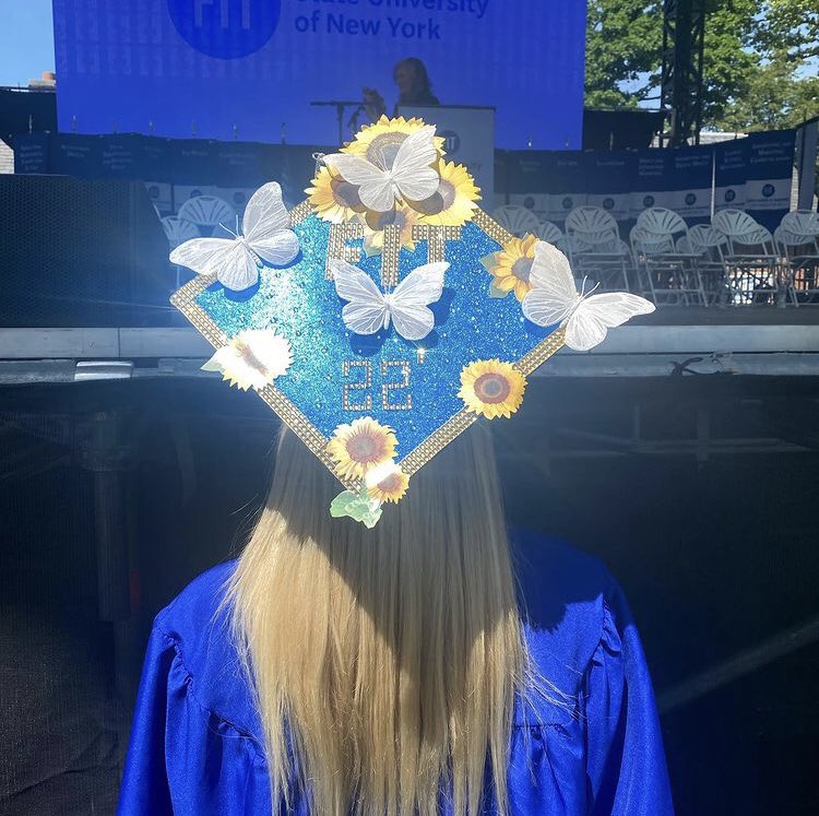 Emma_vs_every1's tweet photo. One degree hotter🥵 #FITgrad👩🏼🎓
*new upload*🥰 https://t.co/G4z6d8zjVj