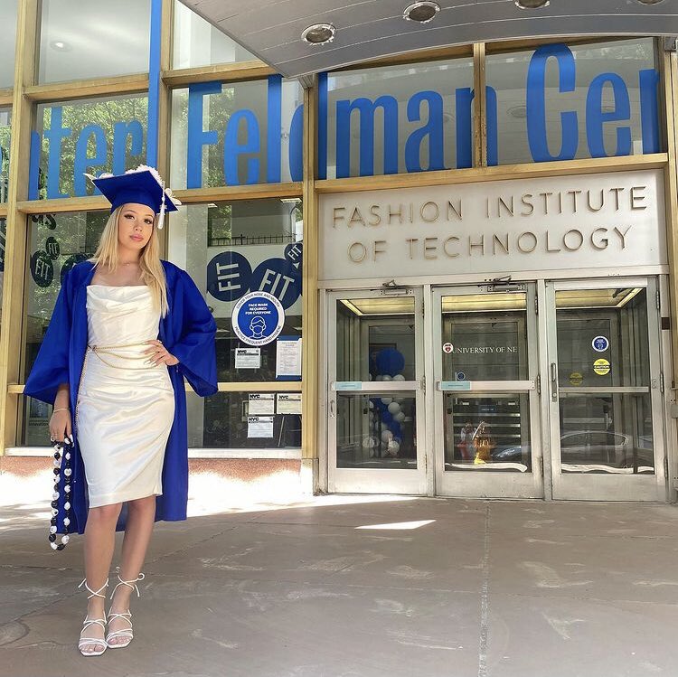 Emma_vs_every1's tweet photo. One degree hotter🥵 #FITgrad👩🏼🎓
*new upload*🥰 https://t.co/G4z6d8zjVj