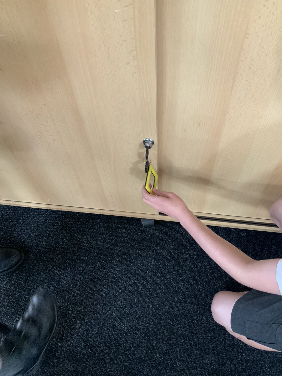 Lots of fun testing magnets this morning! 😀🔍 We learnt that very few metals (iron, steel and nickel) are magnetic and lots of other metals aren’t! 🧲