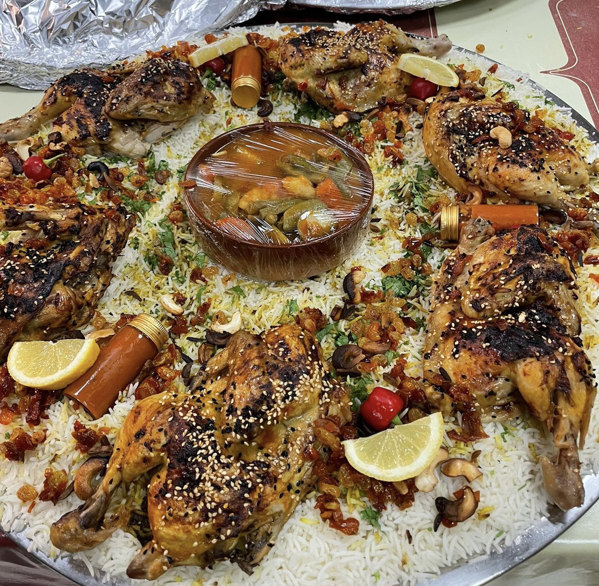 B_S_kitchen's tweet photo. ودك تعزم بس تنتظر الراتب ؟
صحن (الأصدقاء) سعره مناسب وشكله يواجه 😍
اعزمهم عليه غداء الويك اند و تجمّل 🔥
والأهم يشبع 😋😋😋 https://t.co/iPAJaQdJ7w