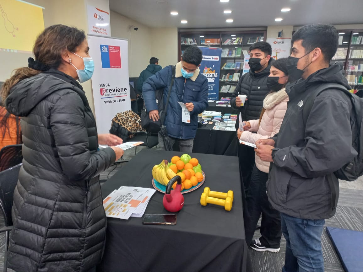 UDLA_CL's tweet photo. 📸En Campus Los Castaños de nuestra Sede UDLA Viña del Mar se realiza Feria de Prevención en Salud, donde participan @Senda_Valpo, @CentrodesangreV, @SernamEG_Valpo, @InjuvValparaiso, matrona, DAE, Deportes DAE, y stands de las carreras de #Enfermería y #Nutrición y Dietética. https://t.co/dHSNVrzxlM