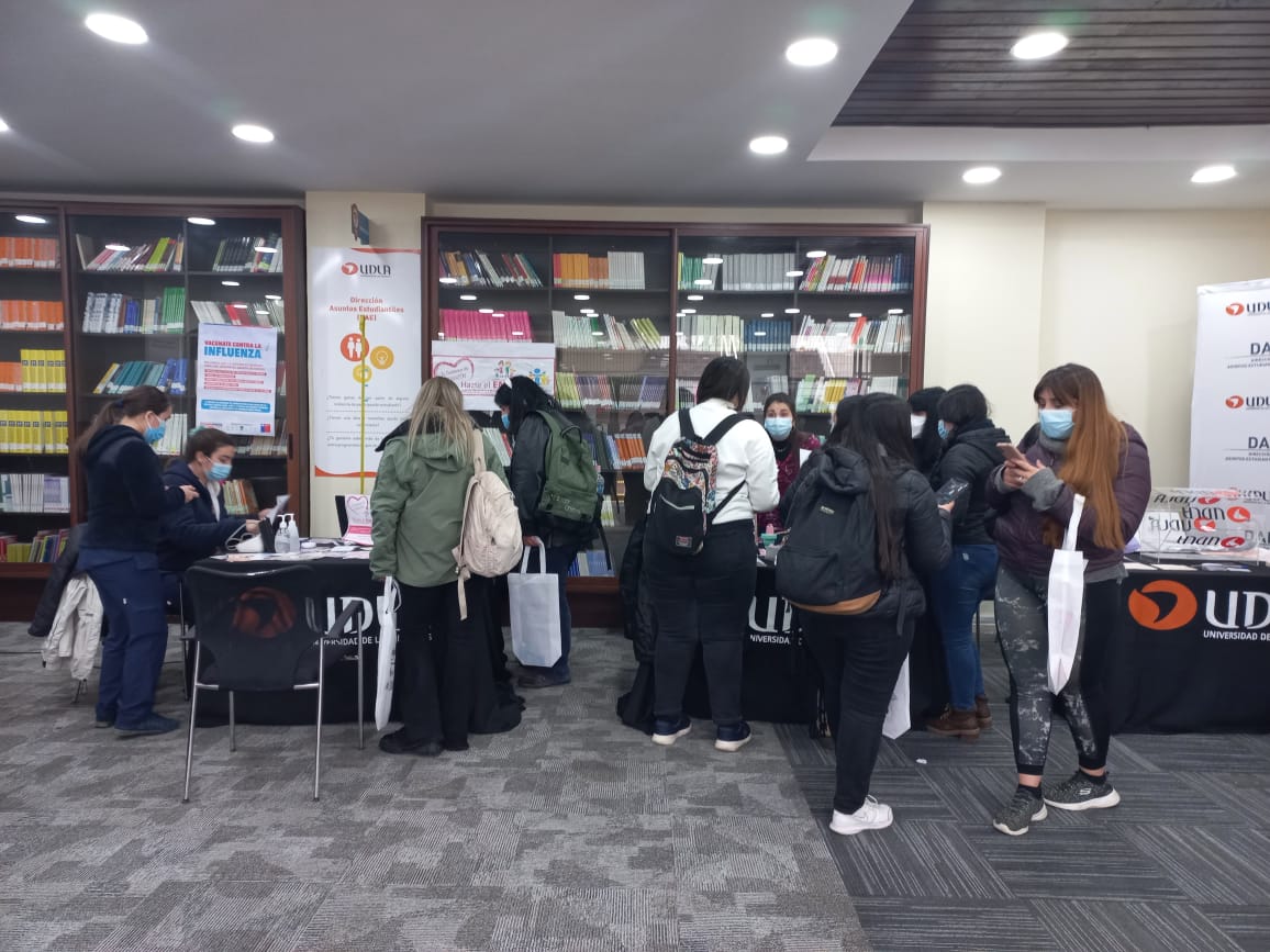 UDLA_CL's tweet photo. 📸En Campus Los Castaños de nuestra Sede UDLA Viña del Mar se realiza Feria de Prevención en Salud, donde participan @Senda_Valpo, @CentrodesangreV, @SernamEG_Valpo, @InjuvValparaiso, matrona, DAE, Deportes DAE, y stands de las carreras de #Enfermería y #Nutrición y Dietética. https://t.co/dHSNVrzxlM