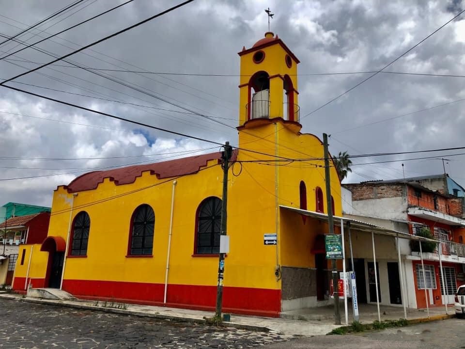 Johnnymm_'s tweet photo. Iglesia de la Santa Cruz en la esquina de las calles Dr. Francisco Navarrete y Profr. Ricardo Domínguez de la Colonia #Tamborrel. Foto: A quien correspondan. #Xalapa https://t.co/wg4vrlxnnQ