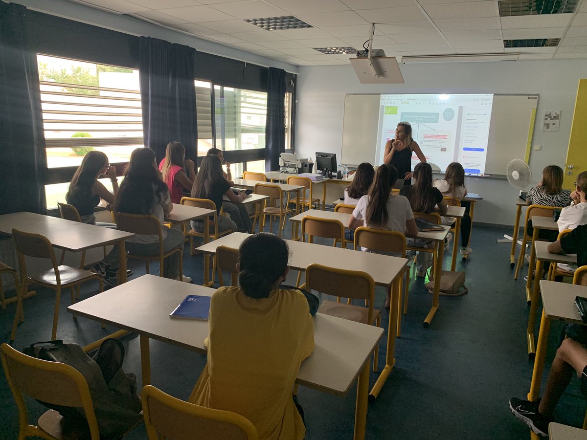 Un investissement sans faille des élèves de 3eme et des équipes pour préparer le DNB. Nous pouvons tous être fiers de leur implication dans leur scolarité au collège Montesoro: Mobilités européennes, deux oraux blancs, révisions ...ils posent la première pierre de leur réussite.