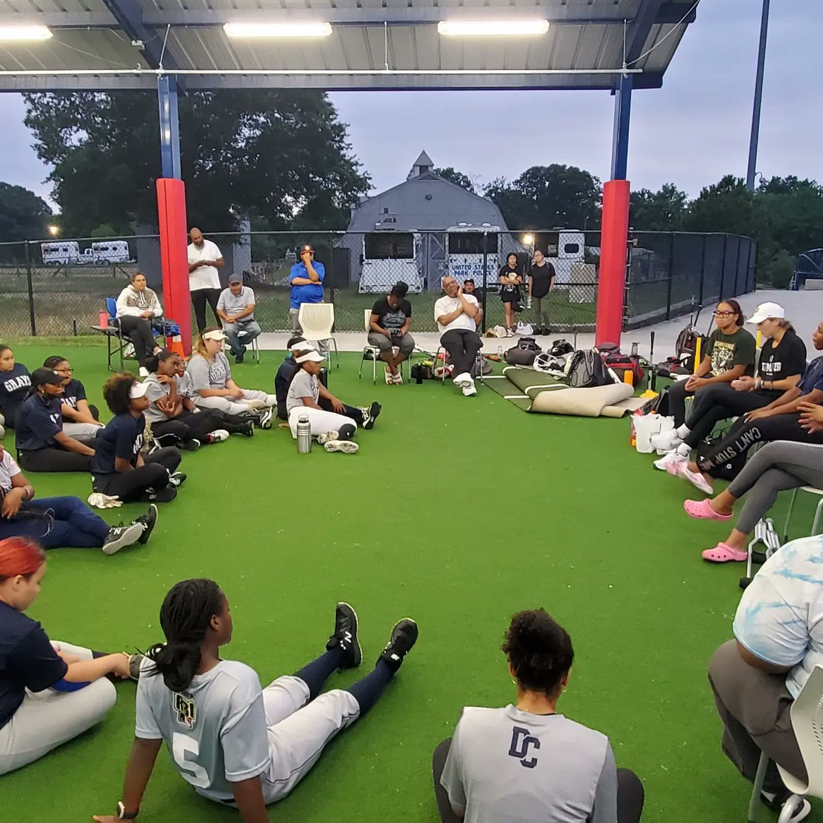 We had a GREAT Talk from College Players Reyan Tuck from New Mexico and  Howard Softball Players Raye Thomas, <a href="/camilliewheelie/">camille🥰</a> and <a href="/iamvictoriaaaa_/">victoria brown🥎🤩</a> about #TitleIX issues in sports and giving us a good dose of reality.   Thanks for sharing! 
<a href="/voiceinsport/">Voice In Sport</a> @DCGraysRBI