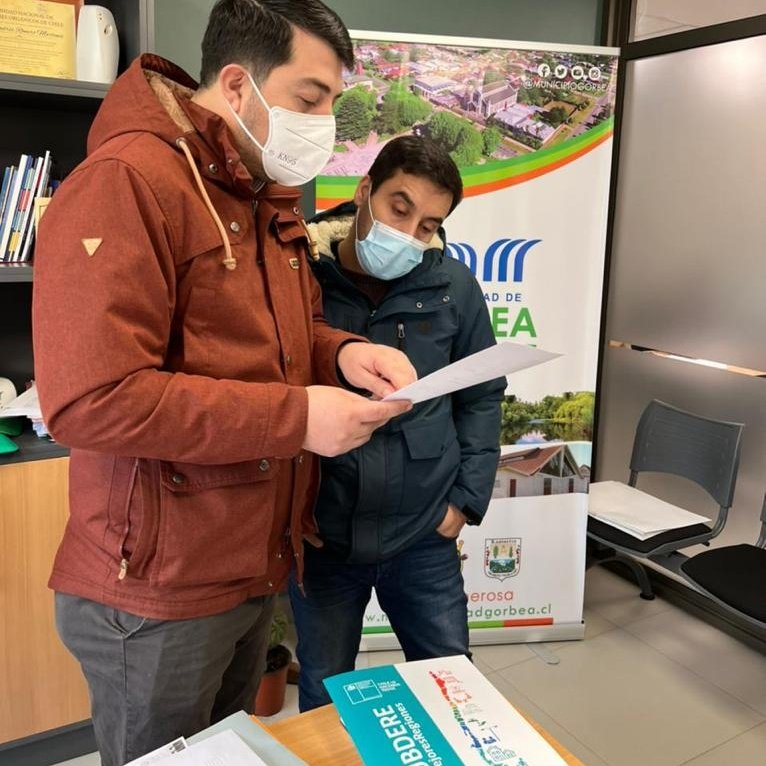 👉 Uno de nuestros objetivos como #Subdere es apoyar a los municipios en la región. Por ello, el jefe regional <a href="/victorcuevas_85/">Víctor Cuevas</a>, informó al alcalde de <a href="/MunicipioGorbea/">Municipalidad de Gorbea</a>, Andrés Romero, la aprobación de una #AsistenciaTécnica para la elaboración de proyectos en la comuna 📃👏