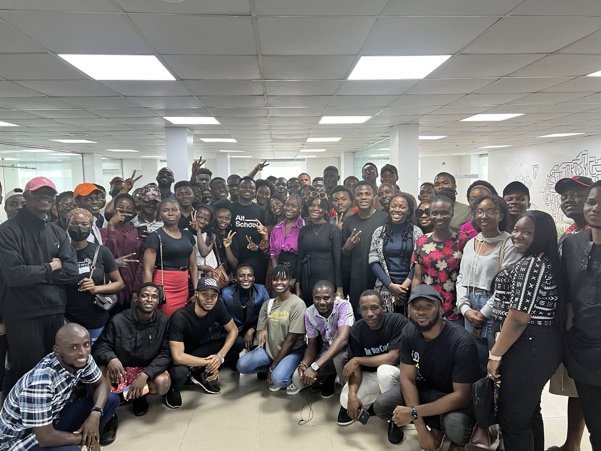 AdewaleYusuf_'s tweet photo. Today was the last day of #AltschoolExcursion, and it was the largest gathering of #AltSchoolers.
The fulfilling part is how they've made the learning a family thing.
A mum that came with her daughter (18) told us how she reduced her chores and buys fuel when theres no power. https://t.co/5HyuYnZ5TA