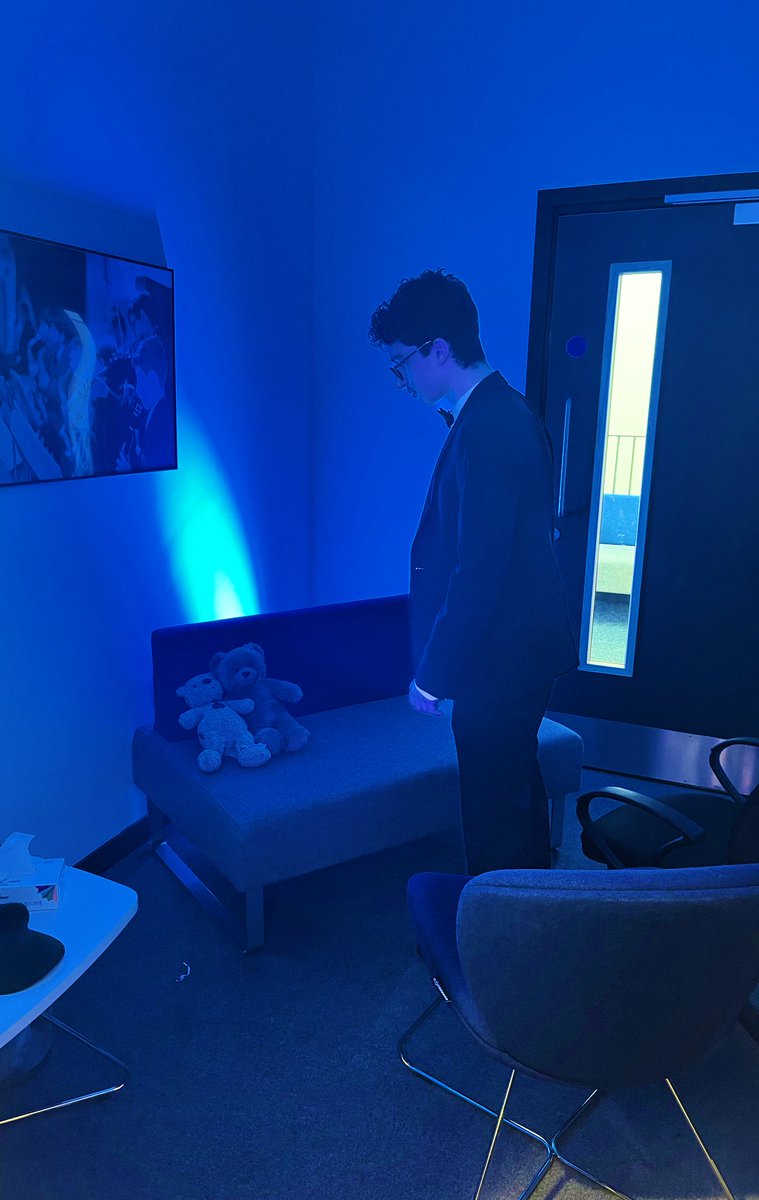 FulhamBoys_VM's tweet image. Wonderful watching out Year 12 Drama (and English Literature) boys in a different light today… rather literally. Well done gents 🎭 @FBS_SixthForm @FBSDrama @FBSteaching