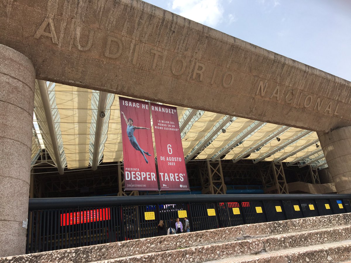 SMLabMx's tweet photo. Estamos listos para la conferencia de CARMINA BURANA 🎼🎟🩰 https://t.co/REn1o1mWBB
