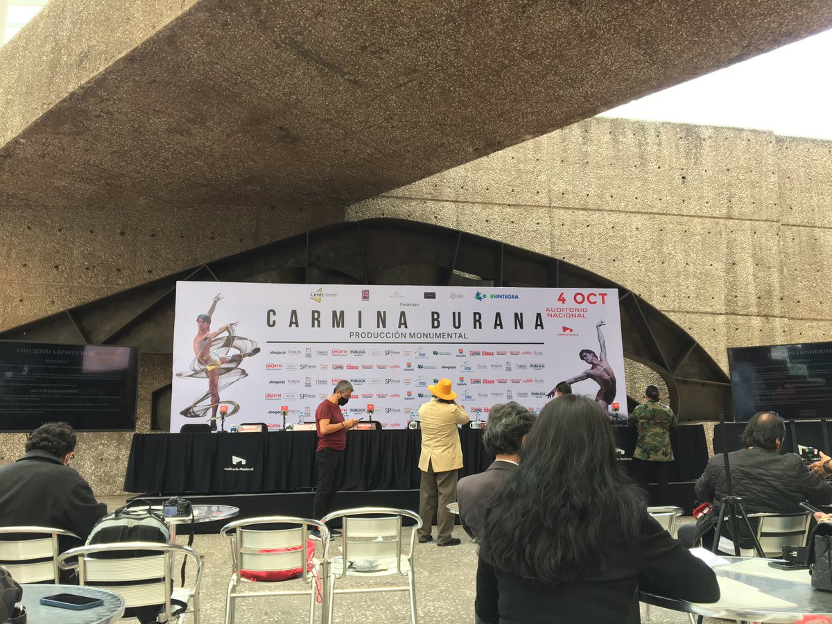 SMLabMx's tweet photo. Estamos listos para la conferencia de CARMINA BURANA 🎼🎟🩰 https://t.co/REn1o1mWBB