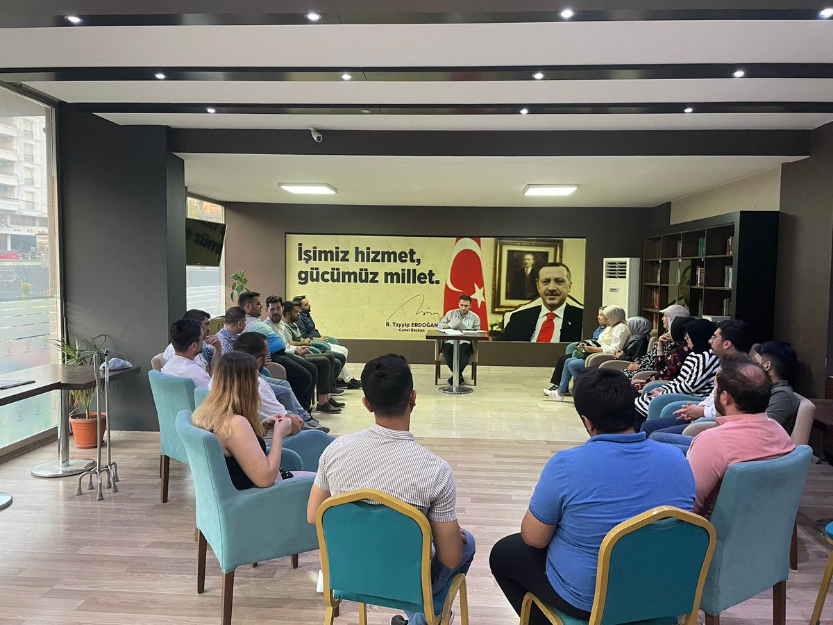 Bugün Günlerden Yönetim Kurulu Toplantısı 🤗
İlçe Gençlik Kolları Başkanımız <a href="/aliHINAZ/">Ali Hınaz 🇹🇷</a> riyasetinde, gerçekleştirdiğimiz ve gerçekleştirecek programların kritiği ve planlaması üzerine haftalık olağan Yönetim Kurulu toplantımızı gerçekleştirdik 😇
Hayırlara vesile olsun inşallah 🤩