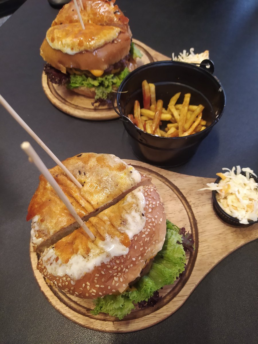 چون بابام میگه زری♡︎ tweet media