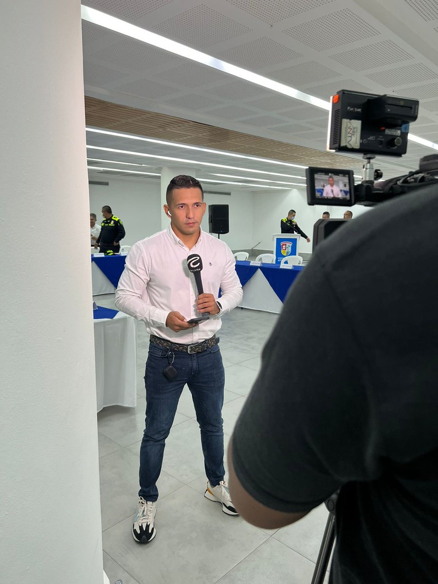 saidgomezM's tweet photo. Dos facetas que me apasionan, periodista y presentador. #alwaysreporter #eleccionesxtelecaribe2022 https://t.co/thyIGRGt02