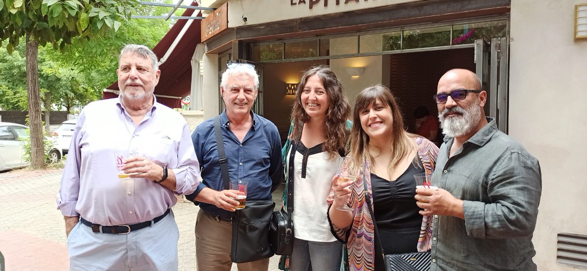 SarayGGordillo's tweet photo. No hay palabras que puedan describir el día d hoy. La más adecuada es GRACIAS. A mis directores, tribunal, compañeros y amigos. Me he sentido super arropada x todos. Y por fin puedo decir que logré mi objetivo. #Doctora @IFGarciaTejero @VirHerSantana @Almundilla @JeronimoJPerezP https://t.co/HDXPdjy8gn