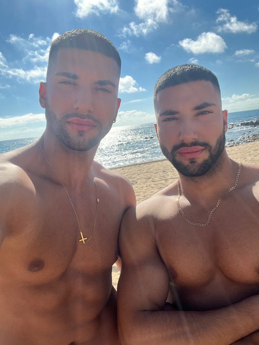 Twins together at beach 🐻🐻  What a nice day ☀️ https://t.co/HGtrrfuaDp<a href="/tag/reetweet"class="tags"><span>#reetweet</span></a>
