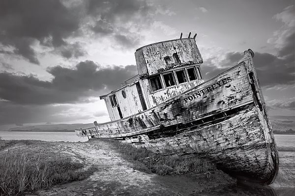 art for the Eyes! buff.ly/3cZNFsy #pointreyes #california #boat #fishingboat #landscapephotography #photography #artlovers #travel