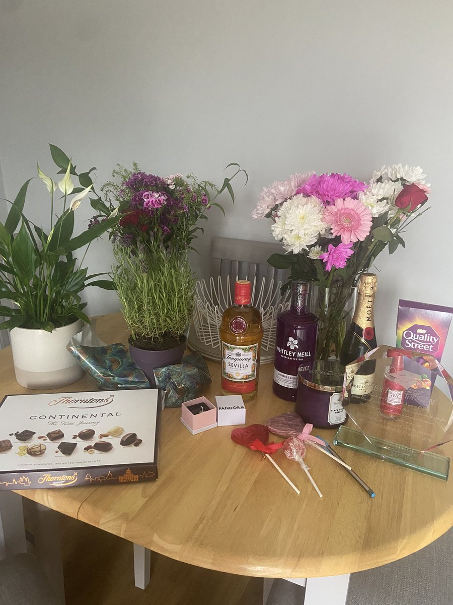 CamsIllustrious's tweet photo. What a tutor group. 11L2 it’s been a pleasure! You’ve all turned out to be amazing people and I am so Proud! It’s certainly going to be quiet without you and my next tutor group have a lot to live up to! #tearswereshed #theygotwhattheywanted https://t.co/2zbsvoA18n