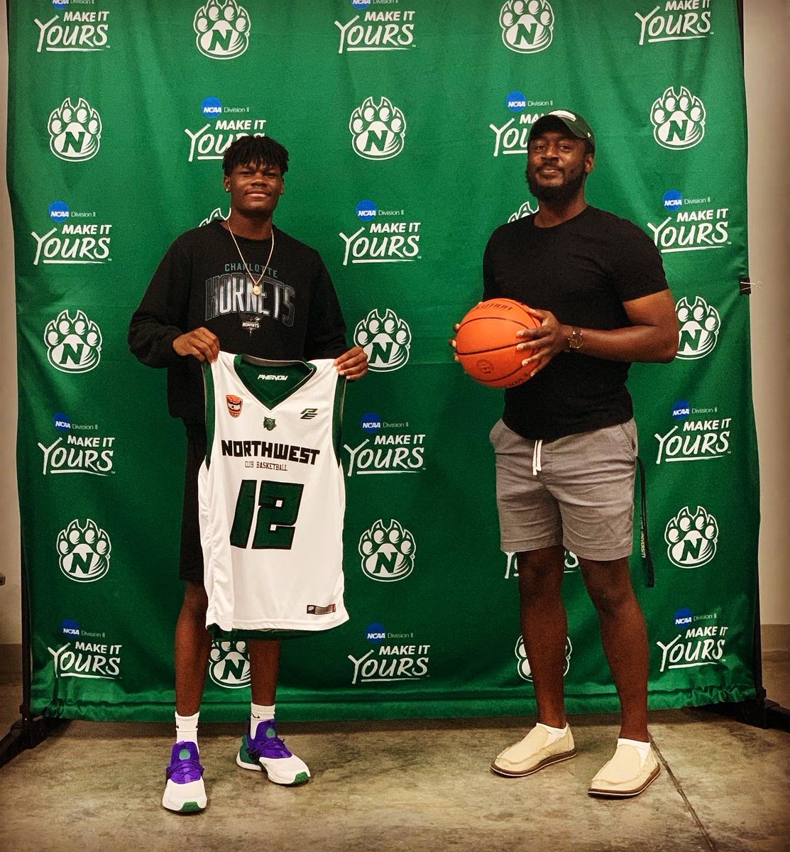 Our President Nick Bolton with our new club sports coordinator Jermaine Watkins #clubbasketball #OABAAB💚