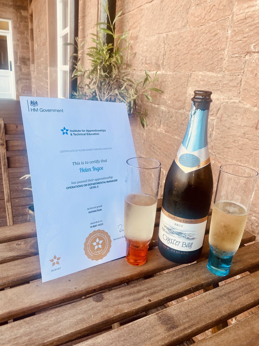 Well that’s training done and an ARCP outcome 6 + apprenticeship passed. Thank you ⁦<a href="/MADEinHEENE/">MADE in HEENE</a>⁩ ⁦⁩ ⁦<a href="/nhsfyp/">NHS Find Your Place</a>⁩ <a href="/CornetResearch/">CORNET Research</a>⁩ ⁦<a href="/Orthnorth1/">Orthnorth Teaching & Education Association</a>⁩ for all the help along the way. It’s been #cannyupnorth but it’s time for some fun down under!